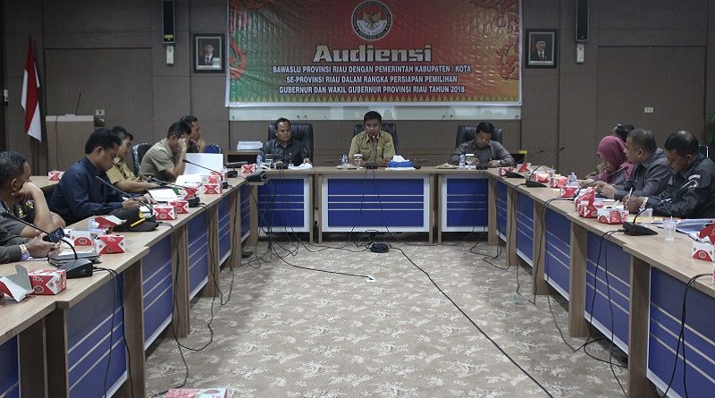 Audiensi Bawaslu Riau Dengan Pemkab Kampar Audiensi Bawaslu Riau Dengan Pemkab Kampar